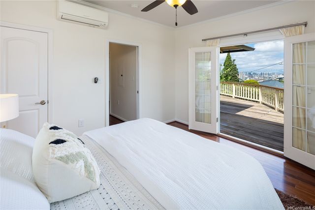1439 Center Street, Honolulu, HI 96816