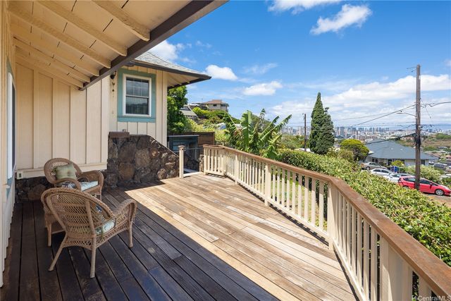1439 Center Street, Honolulu, HI 96816
