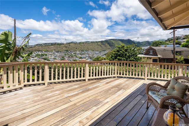 1439 Center Street, Honolulu, HI 96816