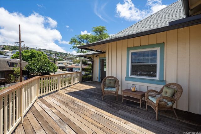 1439 Center Street, Honolulu, HI 96816