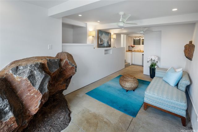 1439 Center Street, Honolulu, HI 96816
