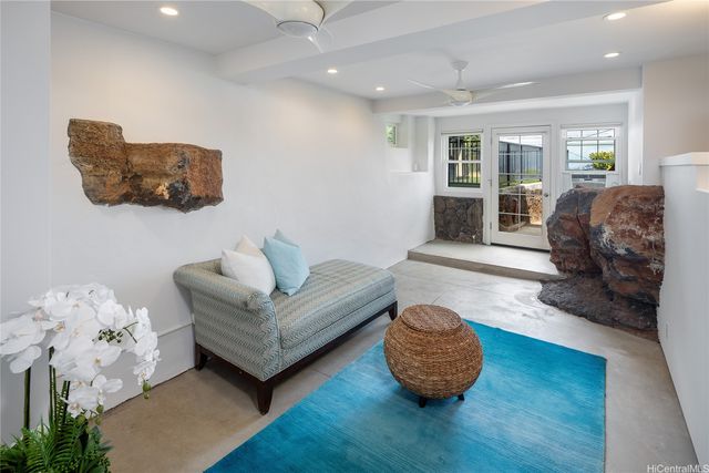 1439 Center Street, Honolulu, HI 96816