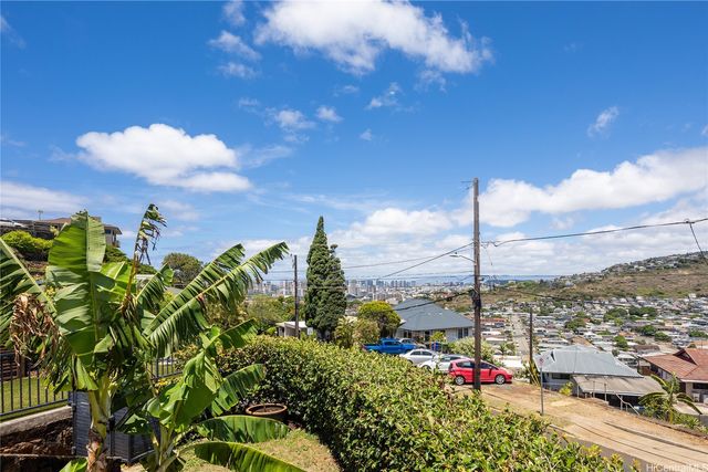 1439 Center Street, Honolulu, HI 96816