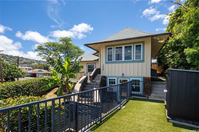 1439 Center Street, Honolulu, HI 96816