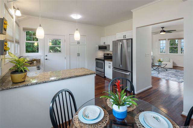 1439 Center Street, Honolulu, HI 96816