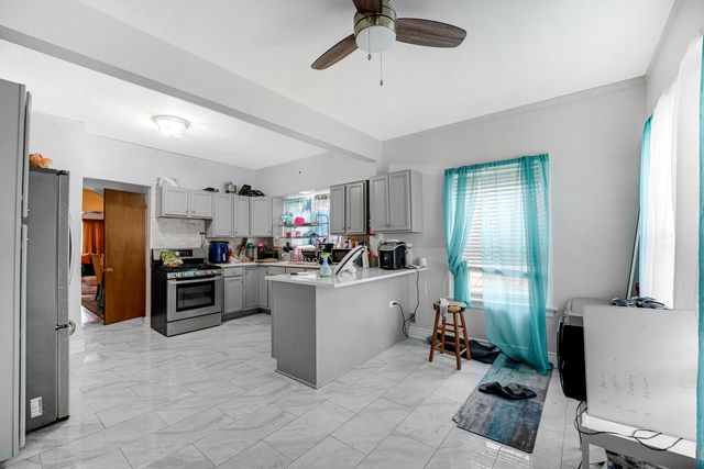 8054 S Jeffery Boulevard, Chicago, IL 60617