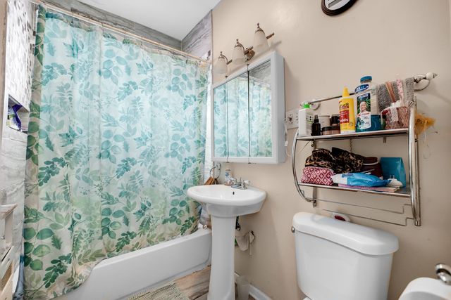 8054 S Jeffery Boulevard, Chicago, IL 60617