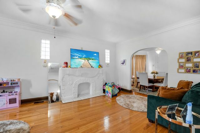 8054 S Jeffery Boulevard, Chicago, IL 60617