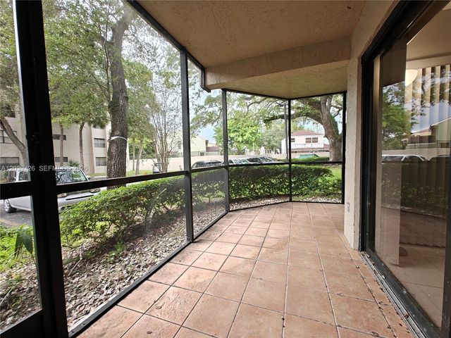 601 Ives Dairy Rd 101-8, Miami, FL 33179