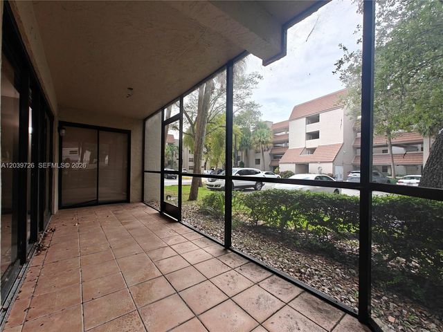 601 Ives Dairy Rd 101-8, Miami, FL 33179