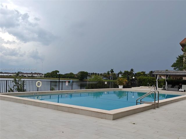 601 Ives Dairy Rd 101-8, Miami, FL 33179