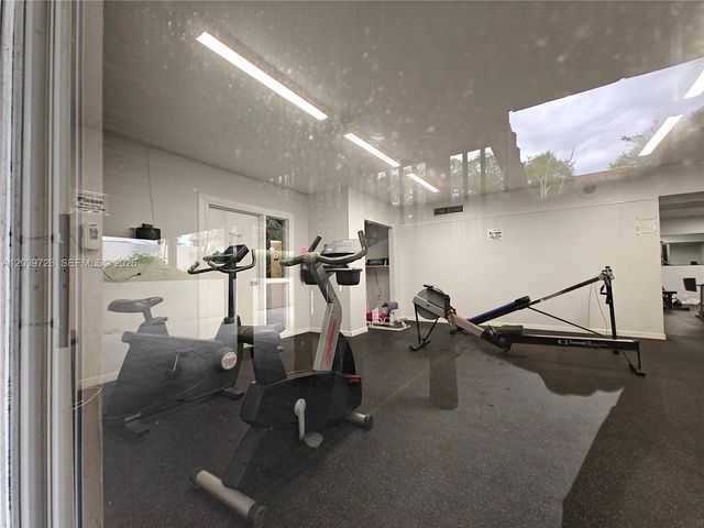 601 Ives Dairy Rd 101-8, Miami, FL 33179