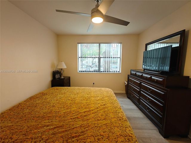 601 Ives Dairy Rd 101-8, Miami, FL 33179