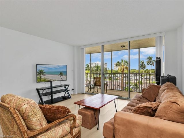 5 Bluebill AVE 312, Naples, FL 34108