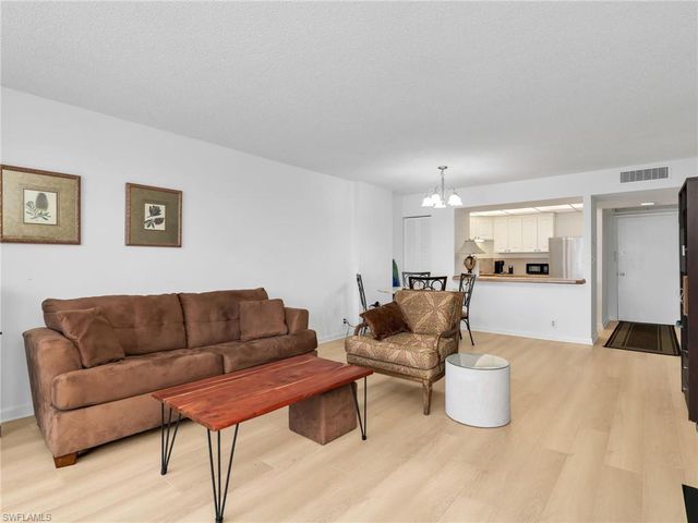 5 Bluebill AVE 312, Naples, FL 34108