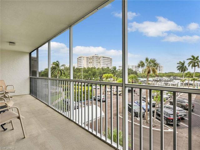 5 Bluebill AVE 312, Naples, FL 34108