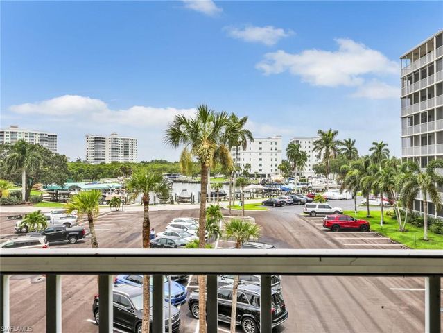 5 Bluebill AVE 312, Naples, FL 34108