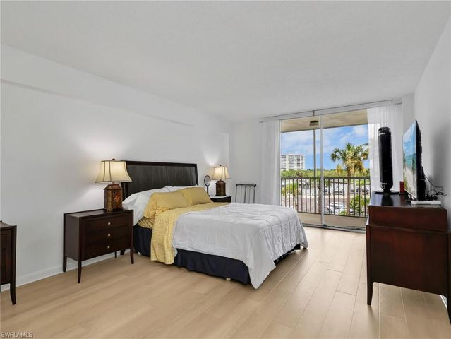 5 Bluebill AVE 312, Naples, FL 34108