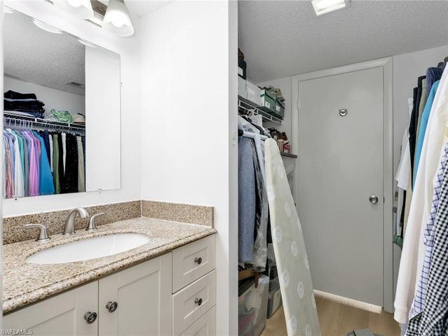 5 Bluebill AVE 312, Naples, FL 34108