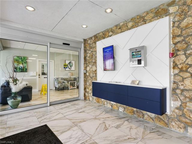 5 Bluebill AVE 312, Naples, FL 34108