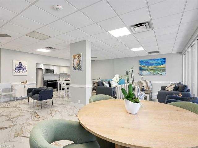 5 Bluebill AVE 312, Naples, FL 34108