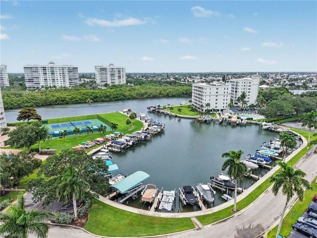 5 Bluebill AVE 312, Naples, FL 34108