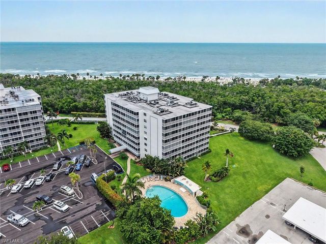 5 Bluebill AVE 312, Naples, FL 34108
