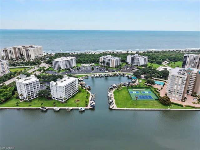 5 Bluebill AVE 312, Naples, FL 34108