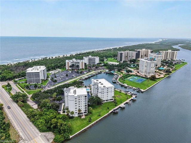 5 Bluebill AVE 312, Naples, FL 34108