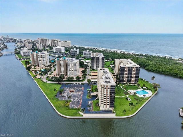 5 Bluebill AVE 312, Naples, FL 34108