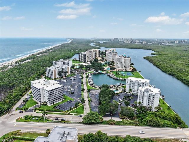 5 Bluebill AVE 312, Naples, FL 34108