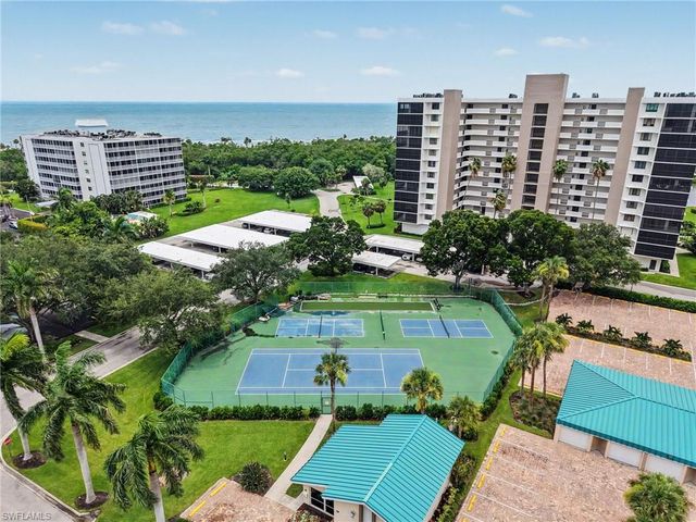 5 Bluebill AVE 312, Naples, FL 34108