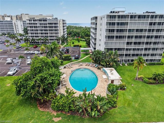 5 Bluebill AVE 312, Naples, FL 34108
