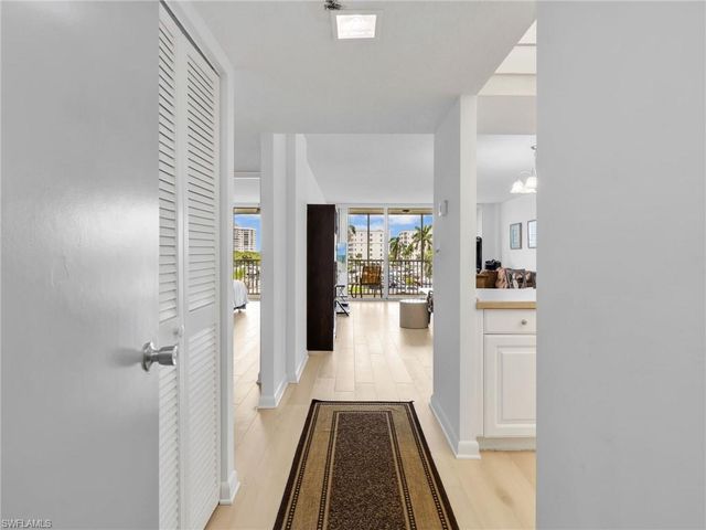 5 Bluebill AVE 312, Naples, FL 34108