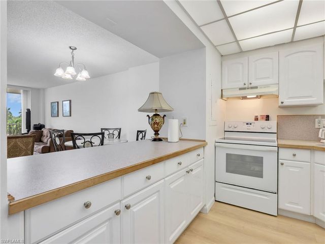 5 Bluebill AVE 312, Naples, FL 34108