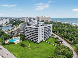 5 Bluebill AVE 312, Naples, FL 34108