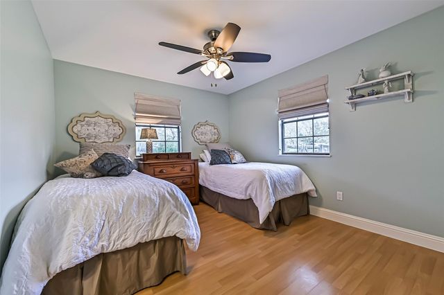 1916 Lundy Lane, Friendswood, TX 77546