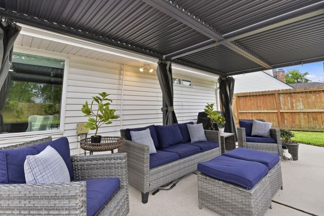 28815 Enchanted Drive, Shenandoah, TX 77381