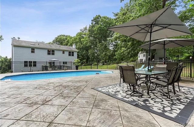 4 Clancy Farms Court, Stony Point, NY 10980