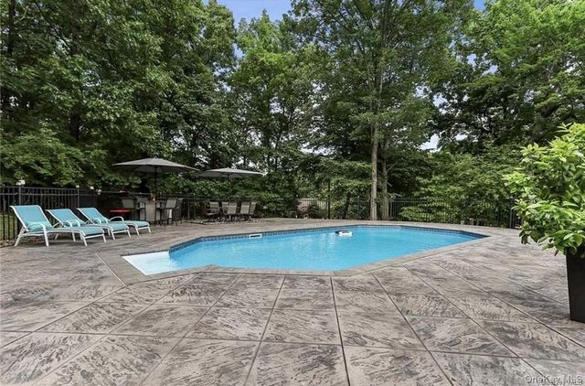 4 Clancy Farms Court, Stony Point, NY 10980