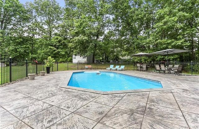 4 Clancy Farms Court, Stony Point, NY 10980