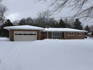 873 Hendrick Road, Norton Shores, MI 49441
