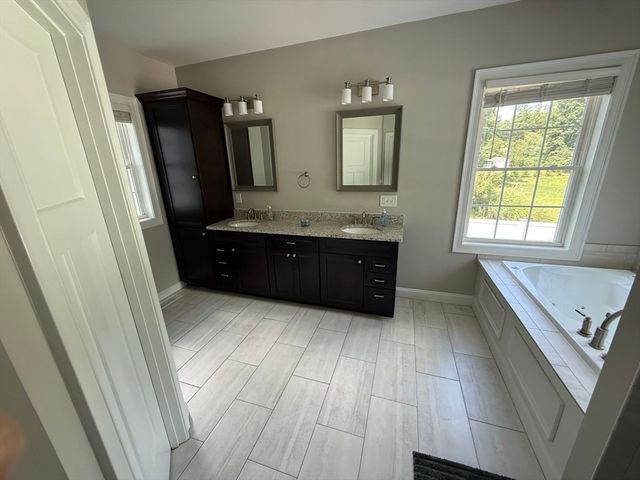 14 Stone Ridge Dr, Seekonk, MA 02771