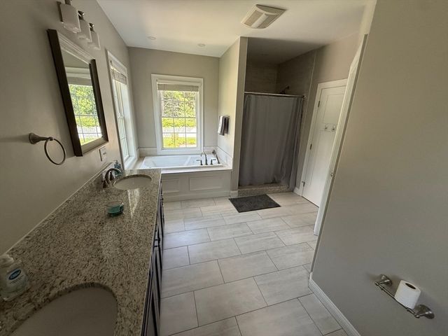 14 Stone Ridge Dr, Seekonk, MA 02771
