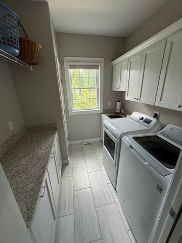 14 Stone Ridge Dr, Seekonk, MA 02771
