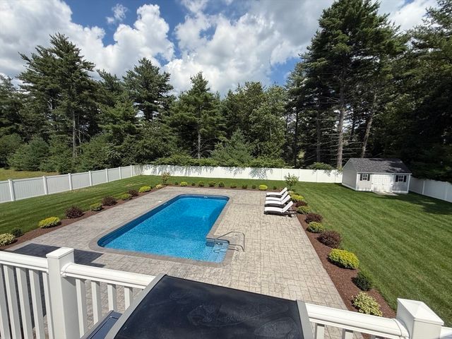 14 Stone Ridge Dr, Seekonk, MA 02771