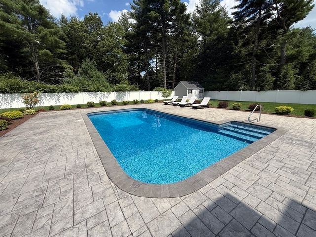 14 Stone Ridge Dr, Seekonk, MA 02771