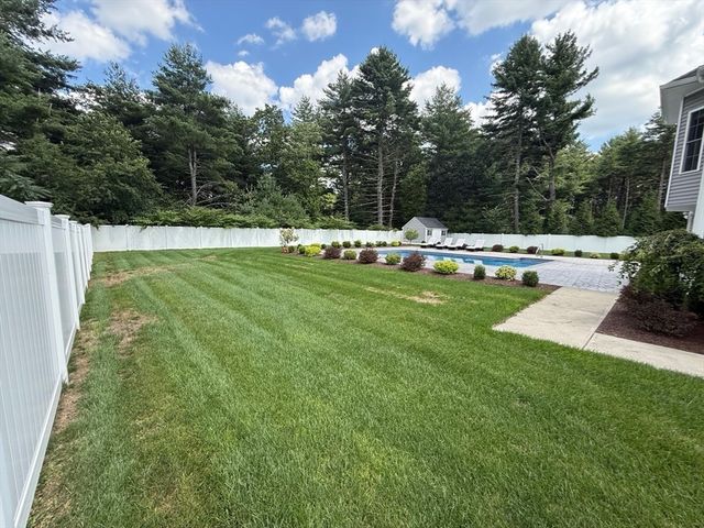 14 Stone Ridge Dr, Seekonk, MA 02771