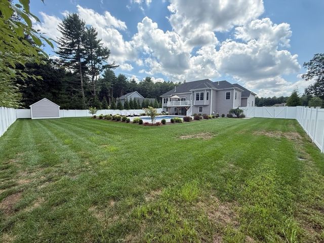 14 Stone Ridge Dr, Seekonk, MA 02771