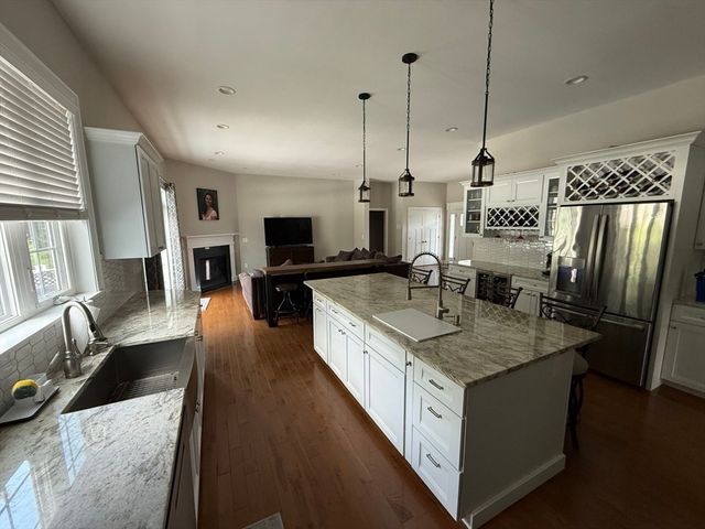 14 Stone Ridge Dr, Seekonk, MA 02771